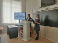 Т.Козловская и В.Якшина презентуют исследовательскую работу 