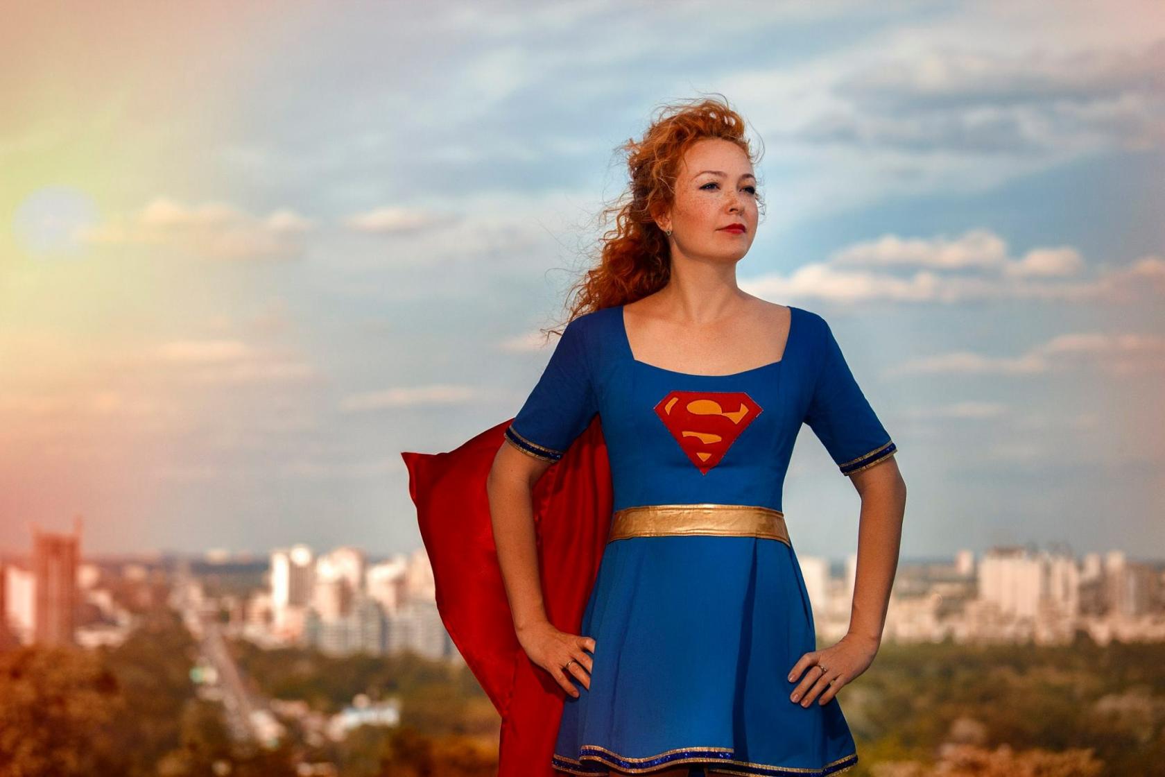 очередная рыжая спасает мир)))))))