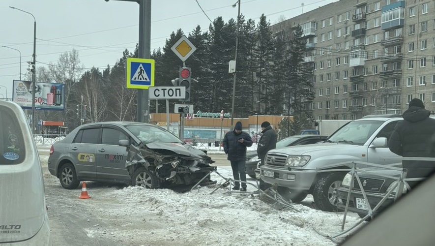 ДТП на перекрестке Ленинградского и Космонавтов