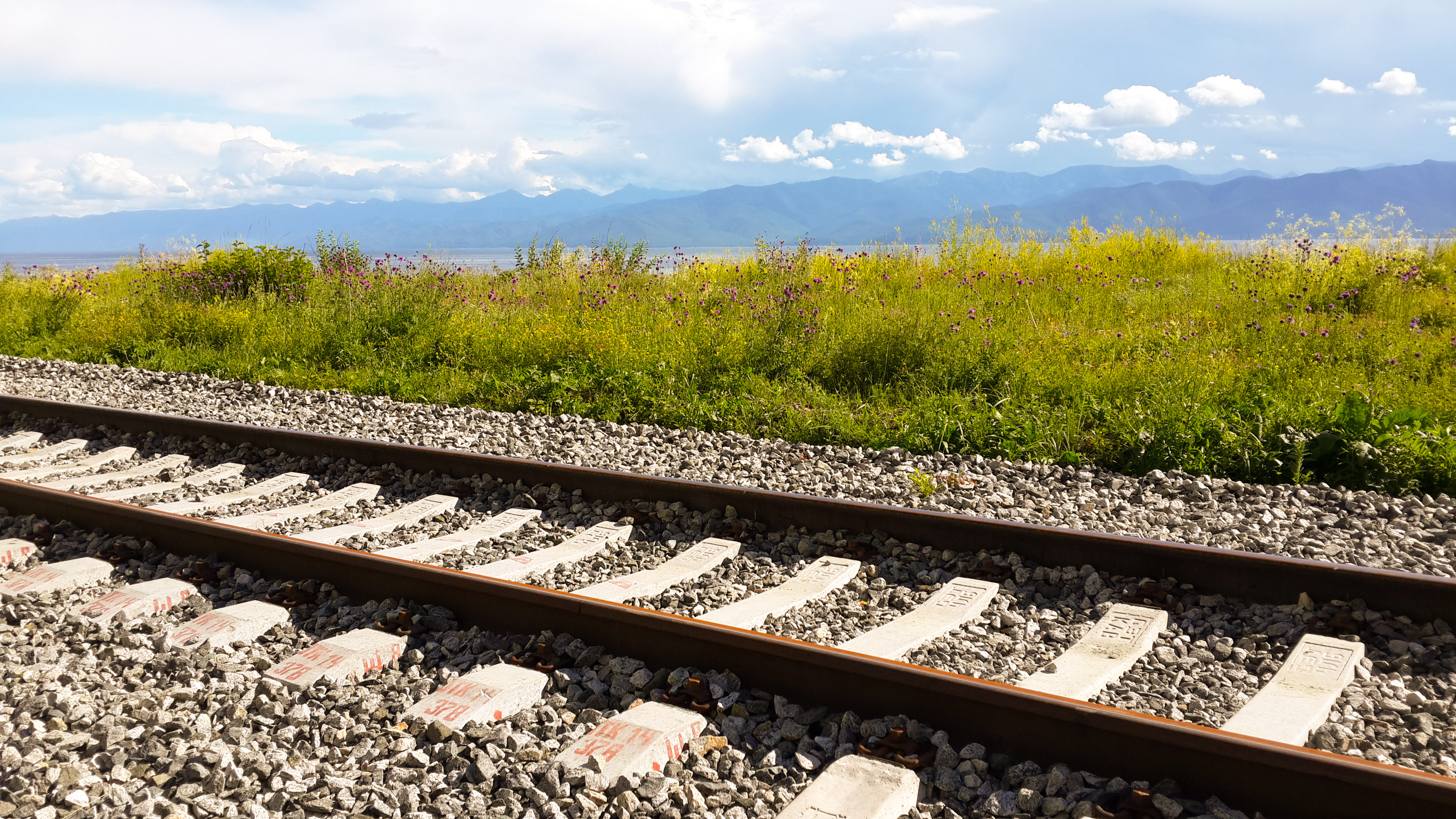 на горизонте Хамар-Дабан