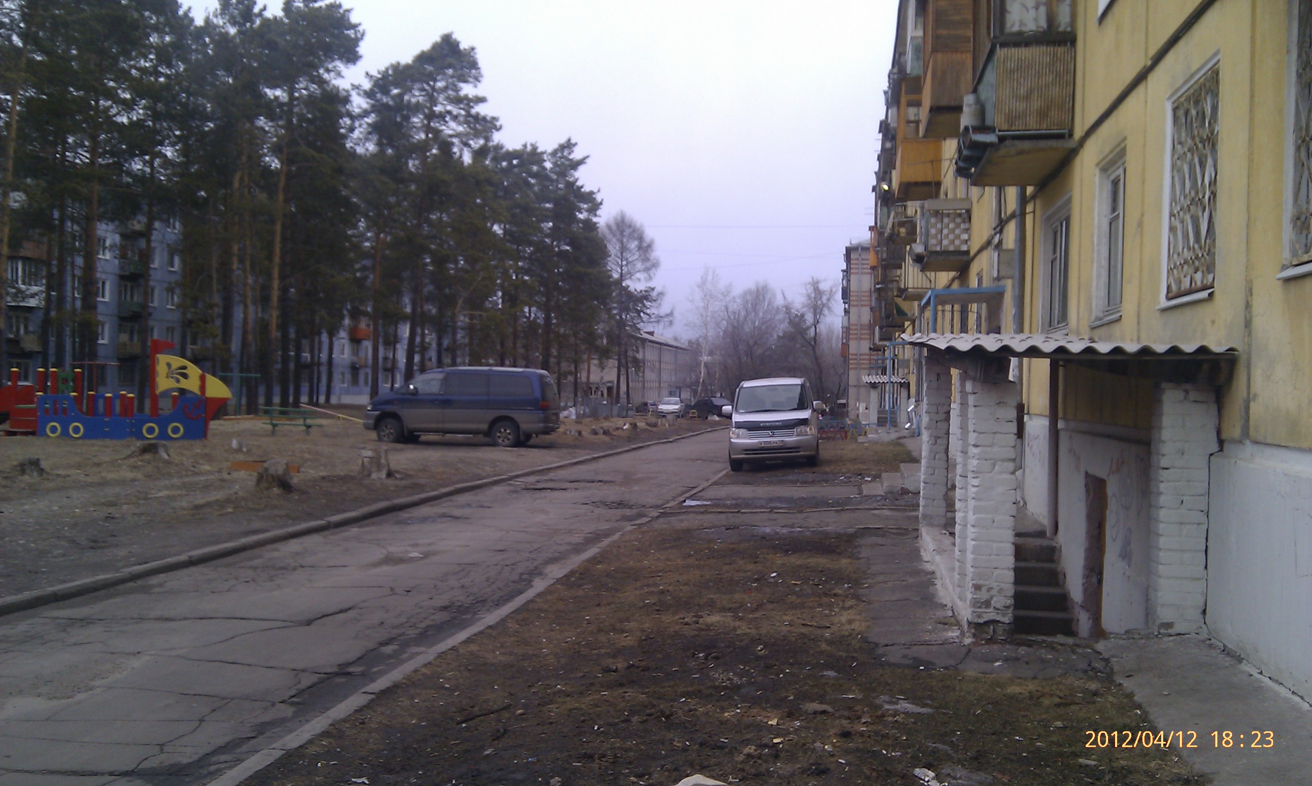 Авто на газонах)))))