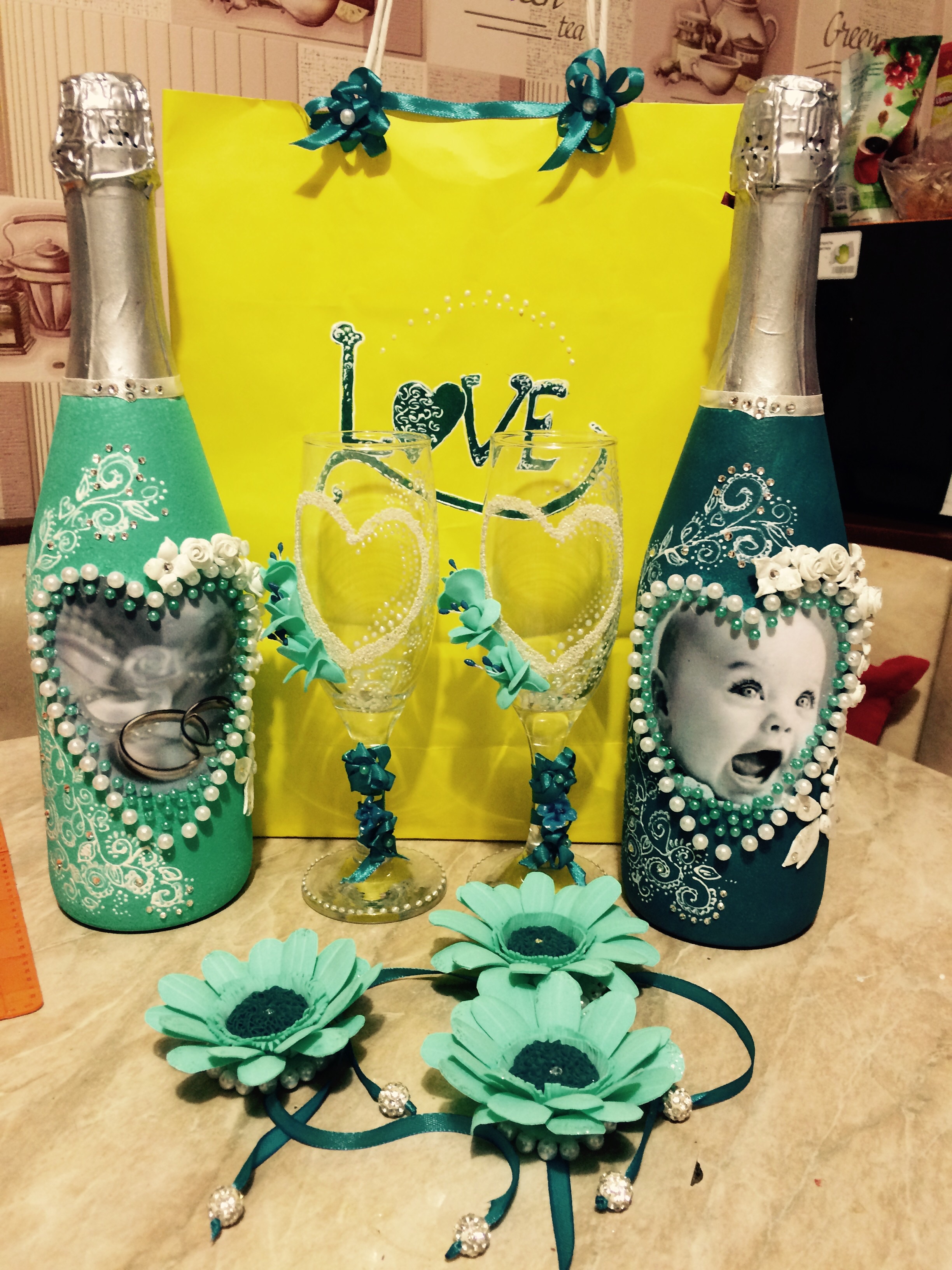 Набор (шампанское+бокалы+браслеты