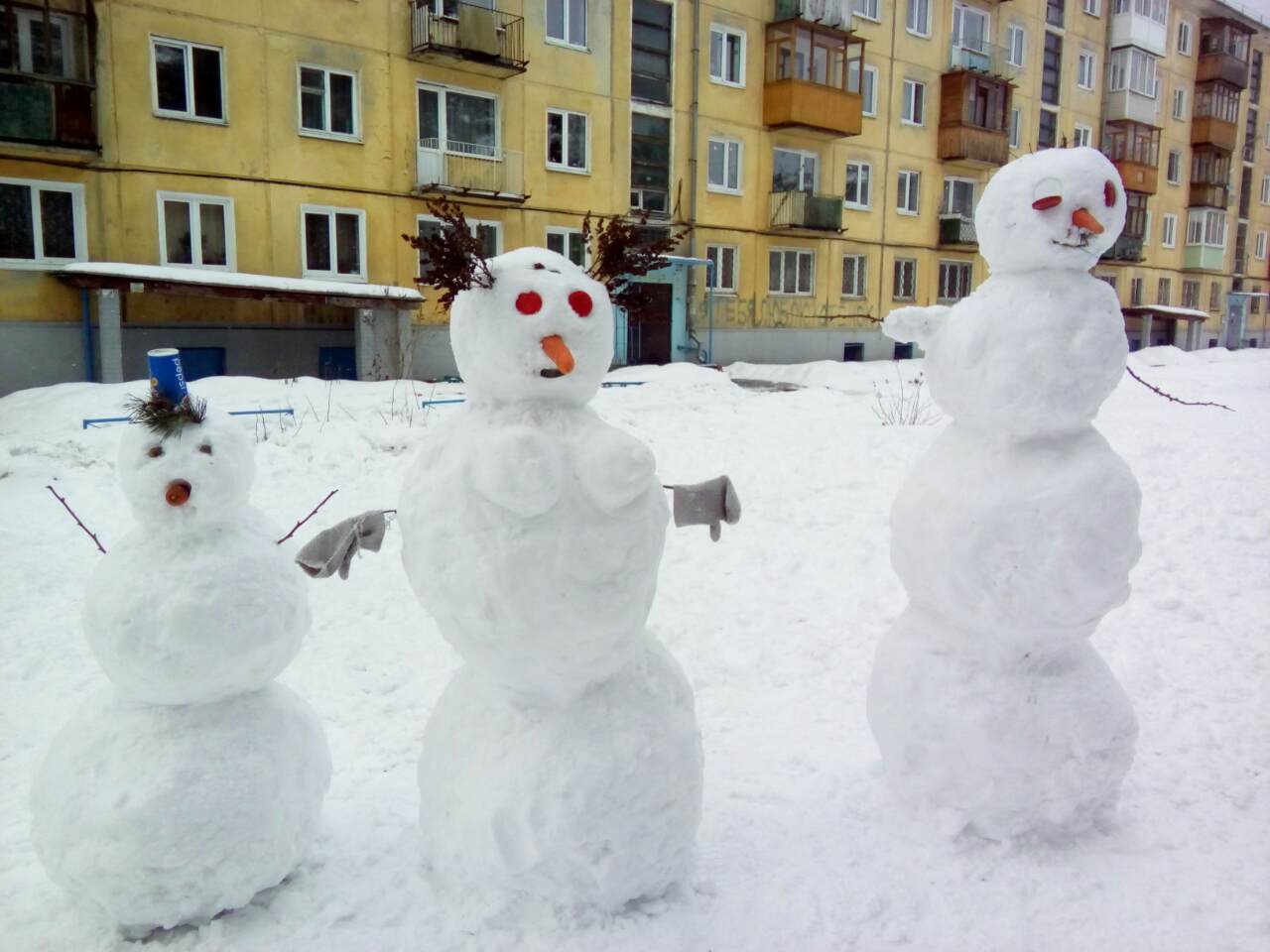 Семья снеговиков )))