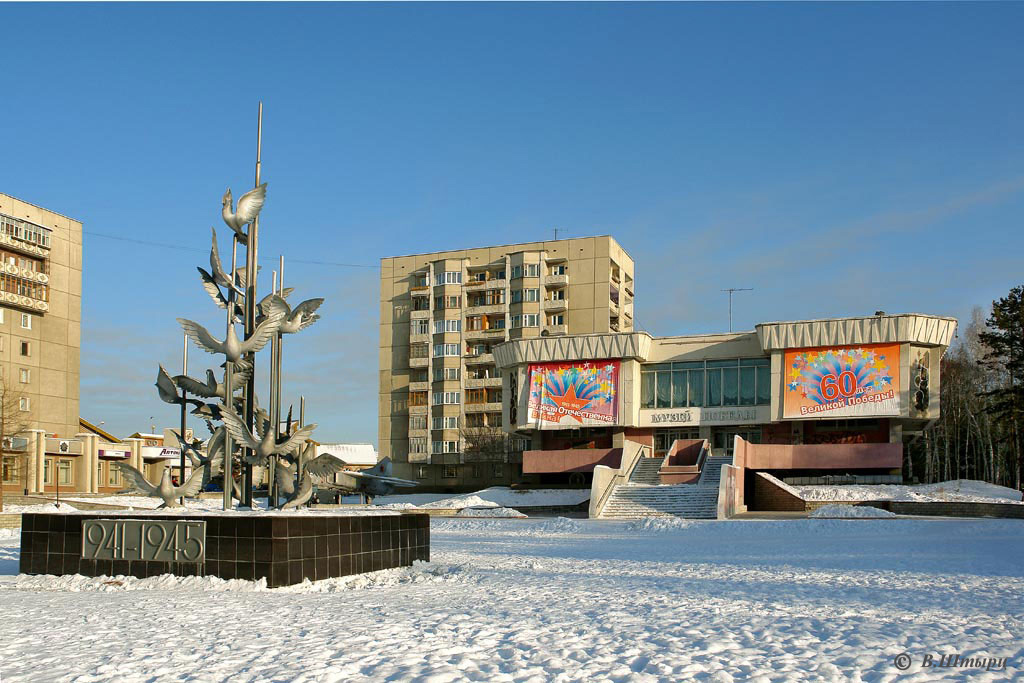 Голуби у музея Победы.