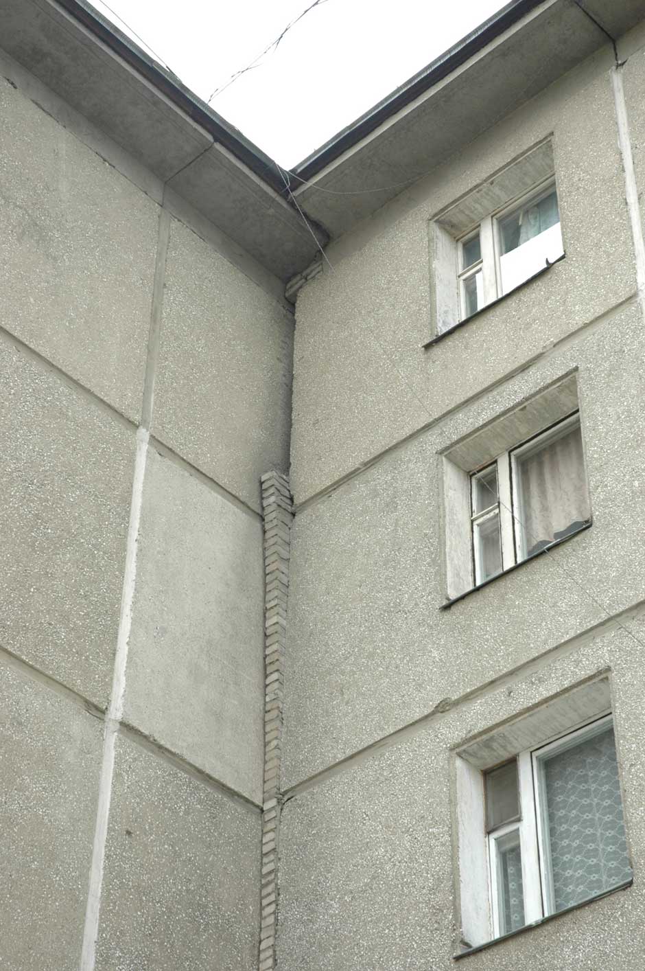 Выпавшие кирпичи