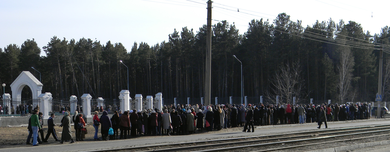 очередь к образу святого Николая Чудотворца 2