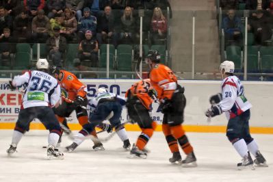 Держи вражина! Держи вражина!