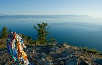 Ширина Байкала здесь - более 70 км.