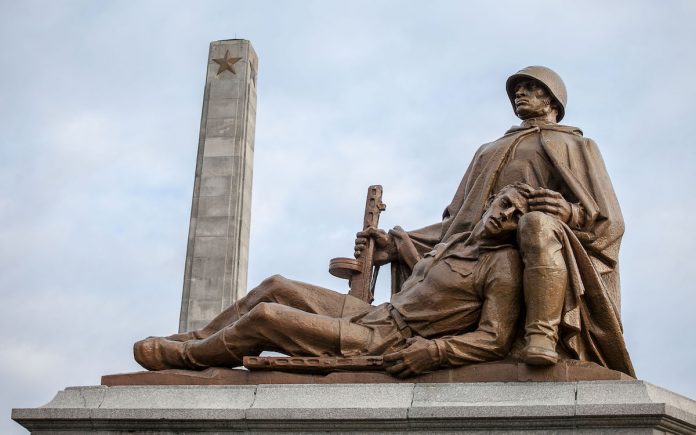 Памятник благодарности погибшим борцам Красной армии в Варшаве