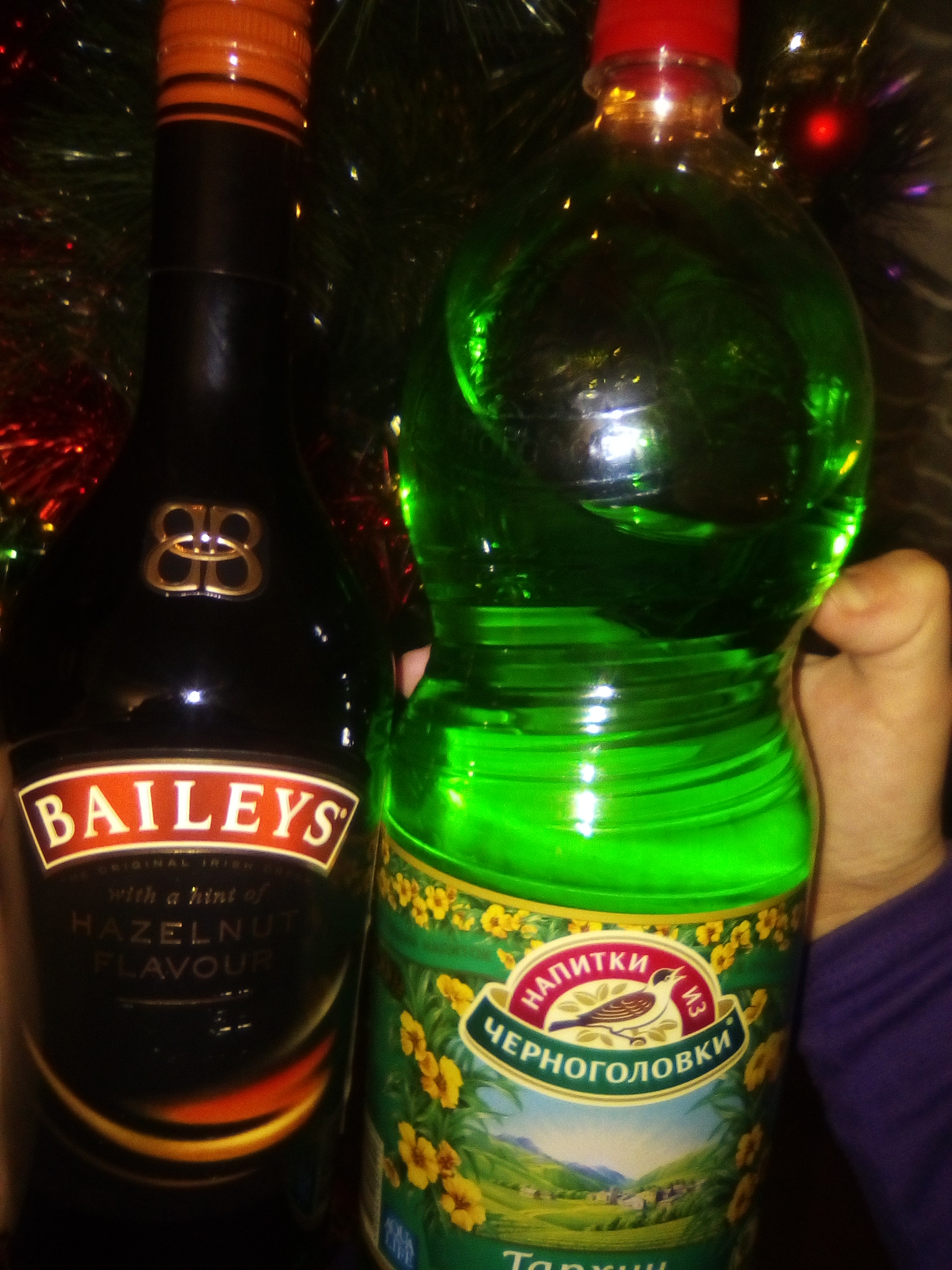 Иииихааа! Началось! С Наступающим Всех! Жду хороших пародий!  :)