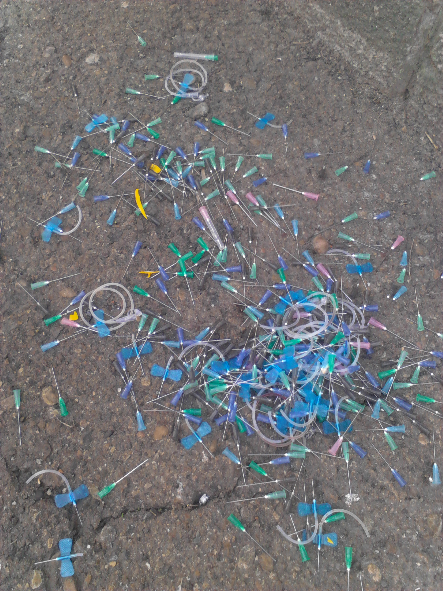 Поликлинника №1,20.04.14 Руководство!!!! Как это понимать!!!! использованные иглы!!!!