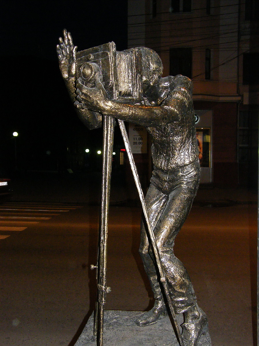 Памятник фотографу