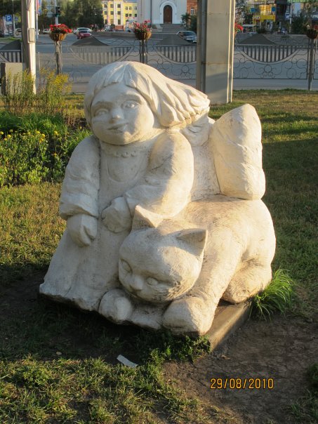 Девочка с котенком