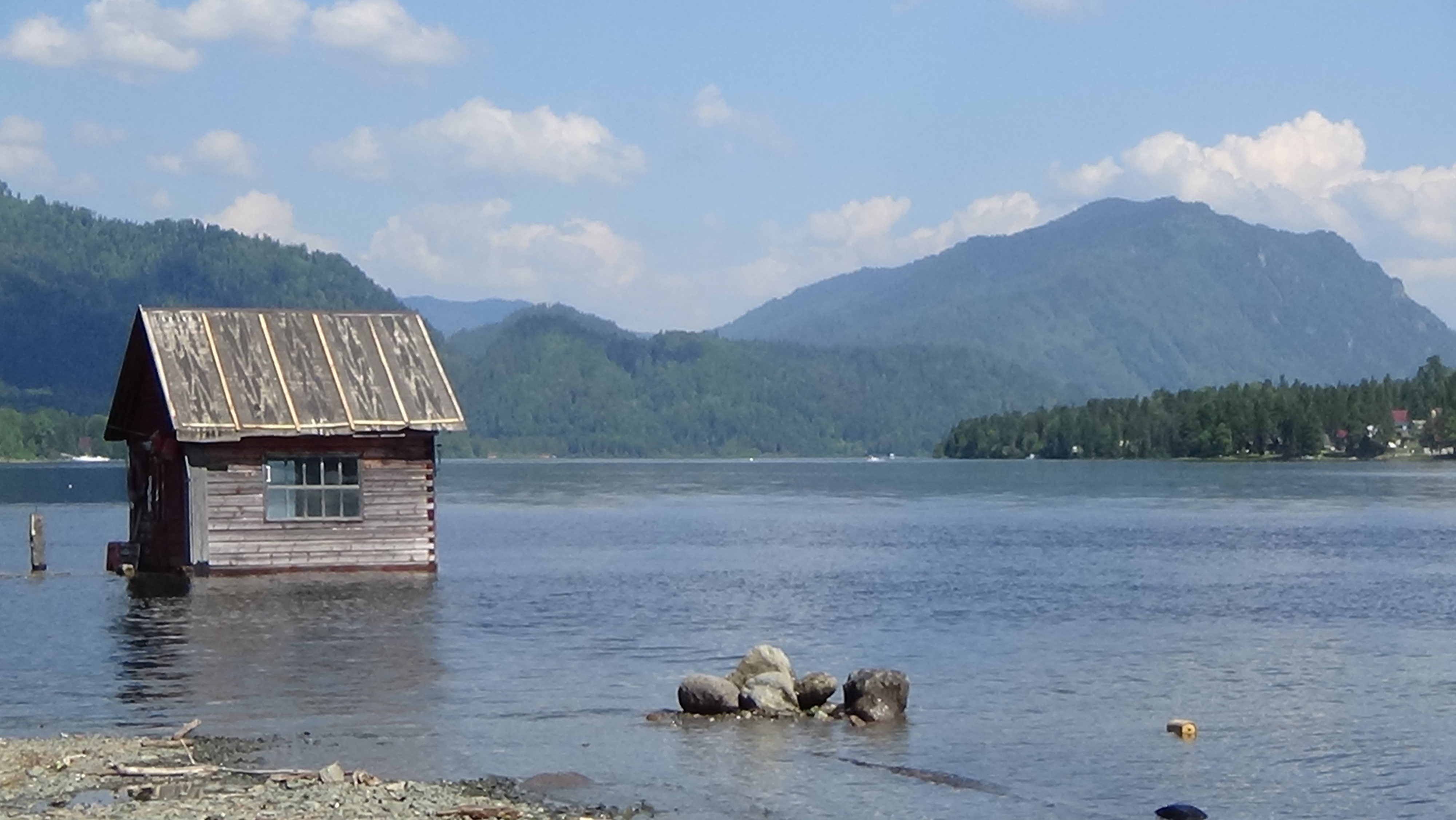 Продаётся дом! Кому дом?