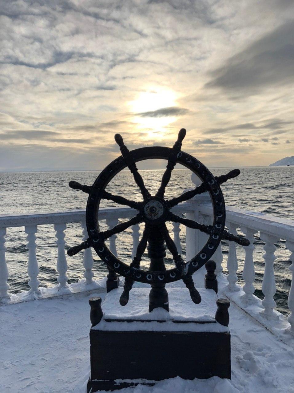 У руля, влево-вправо,...