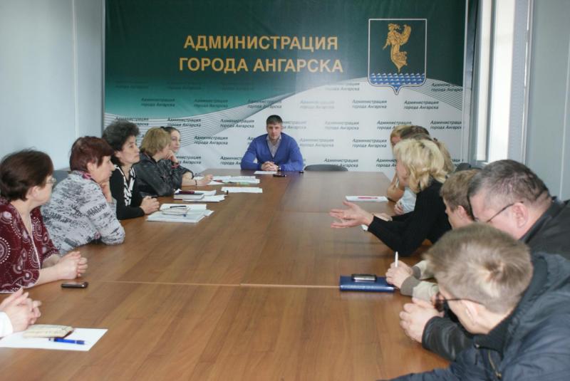 Сегодня заместитель главы города Дмитрий Чернышов провел совещание с представителями собственников жилья 29 микрорайона, дома №1