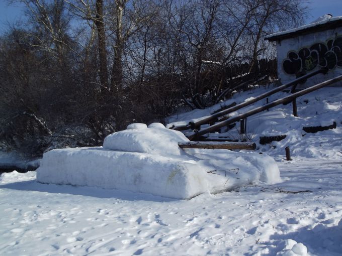 ещё один гусеничный снеговик