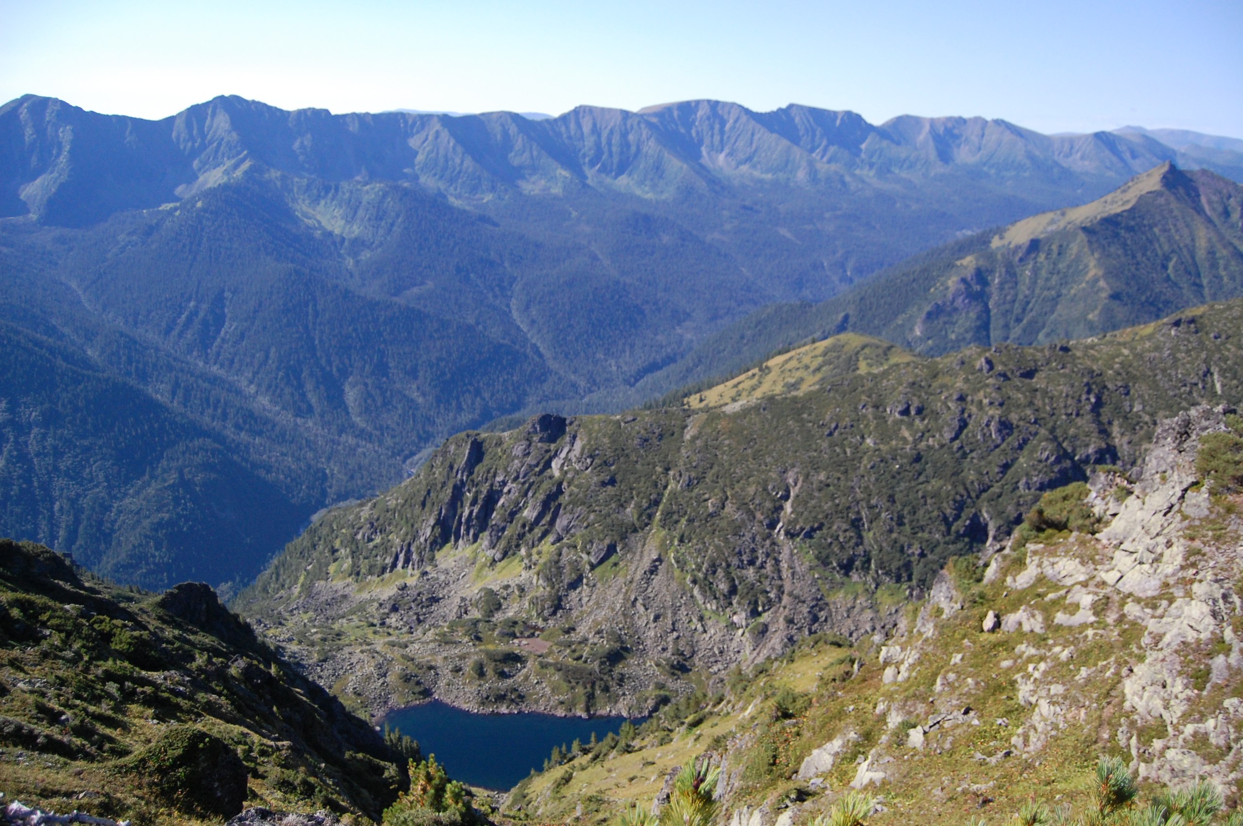 Вид с пика Порожистого (2025 м)