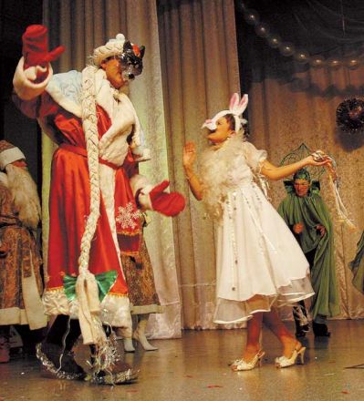 Сергей Миронов и Ольга Еськова: Снегурку не так-то просто сотворить! Сначала её надо из снега вылепить, потом в школе выучить и только потом к детишкам допускать