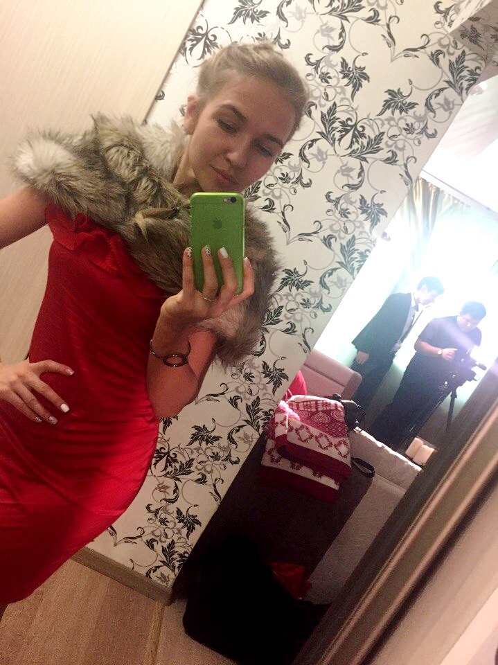 Яна Попова на съемках мини-сериала про молодоженов Дрелькиных. Гламуррр))))