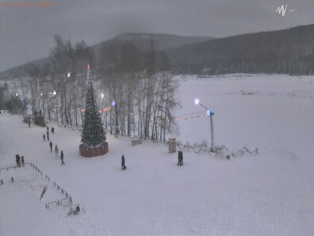 2014-12-19 Для недовольных нашим городкеом: посмотрите какой городок сейчас в Усть-Куте и сравните)))