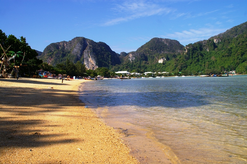 утренний пляж Ло-Далум