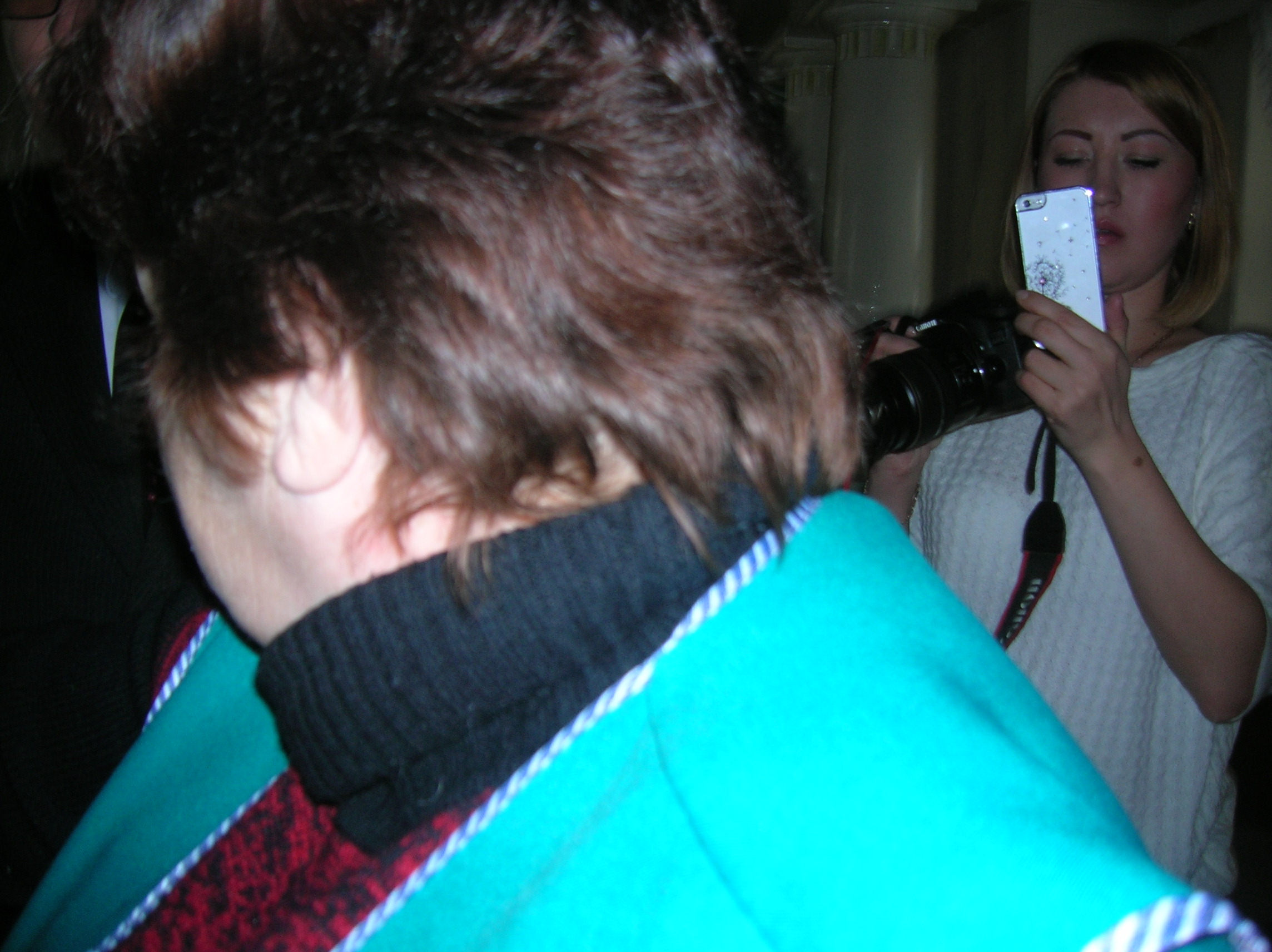 Начальник Пресслужбы с айфоном