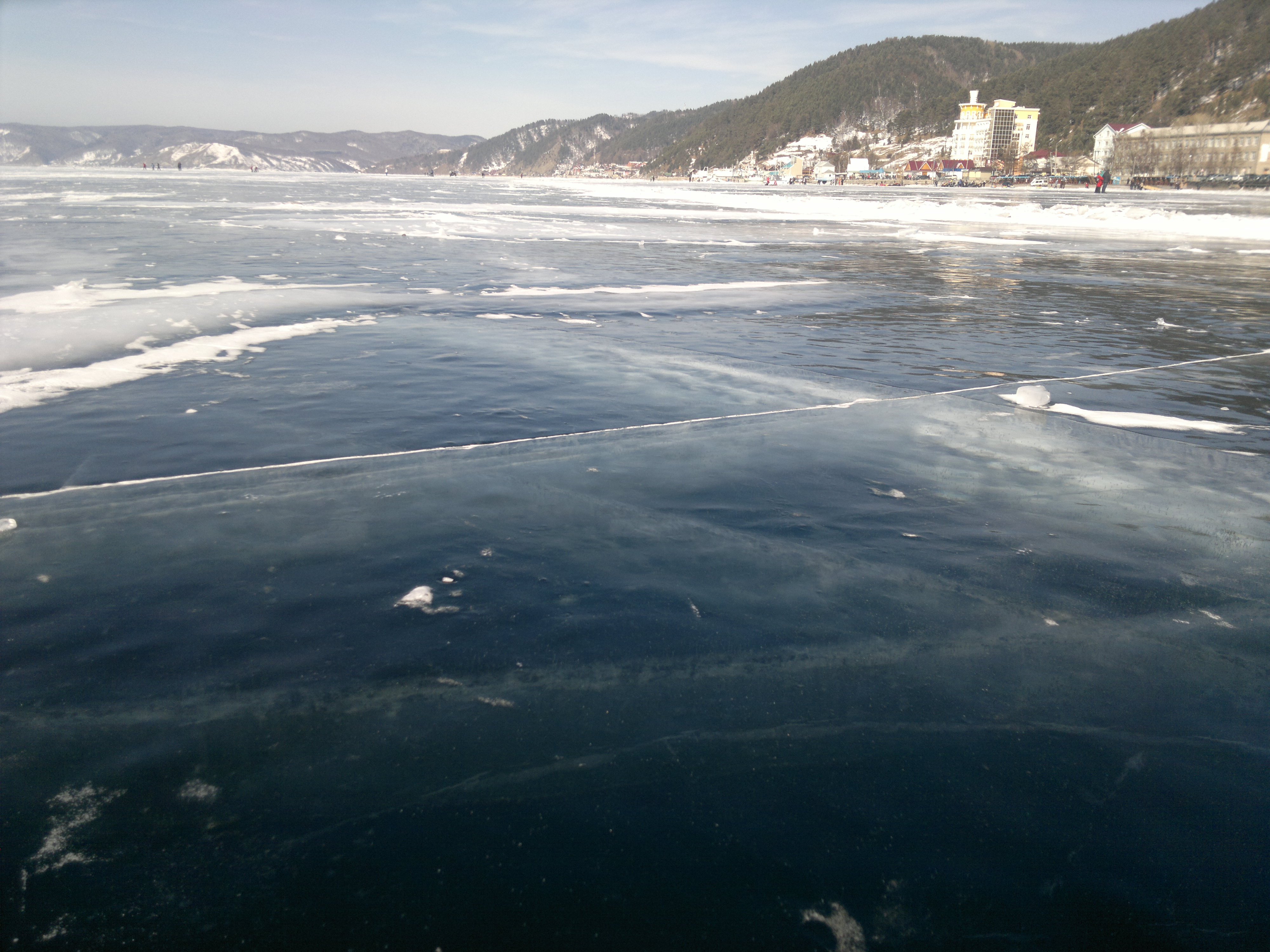 Гладкий, скользский