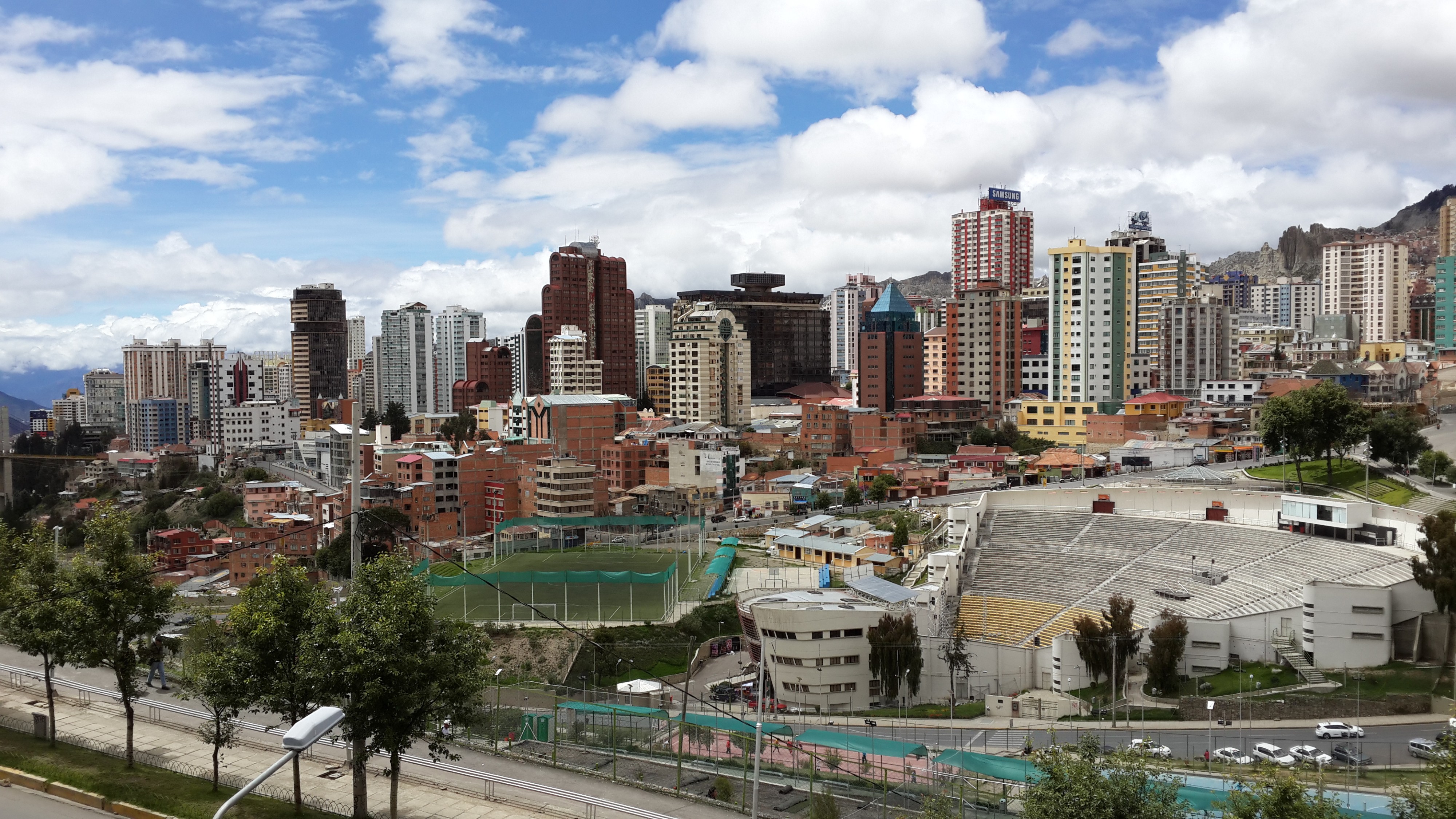 что это за город (если не знать, что это Ла-Пас, то на какой похож)