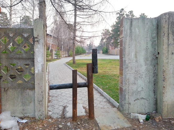 проход на улицу Пойменная 20140419_202220