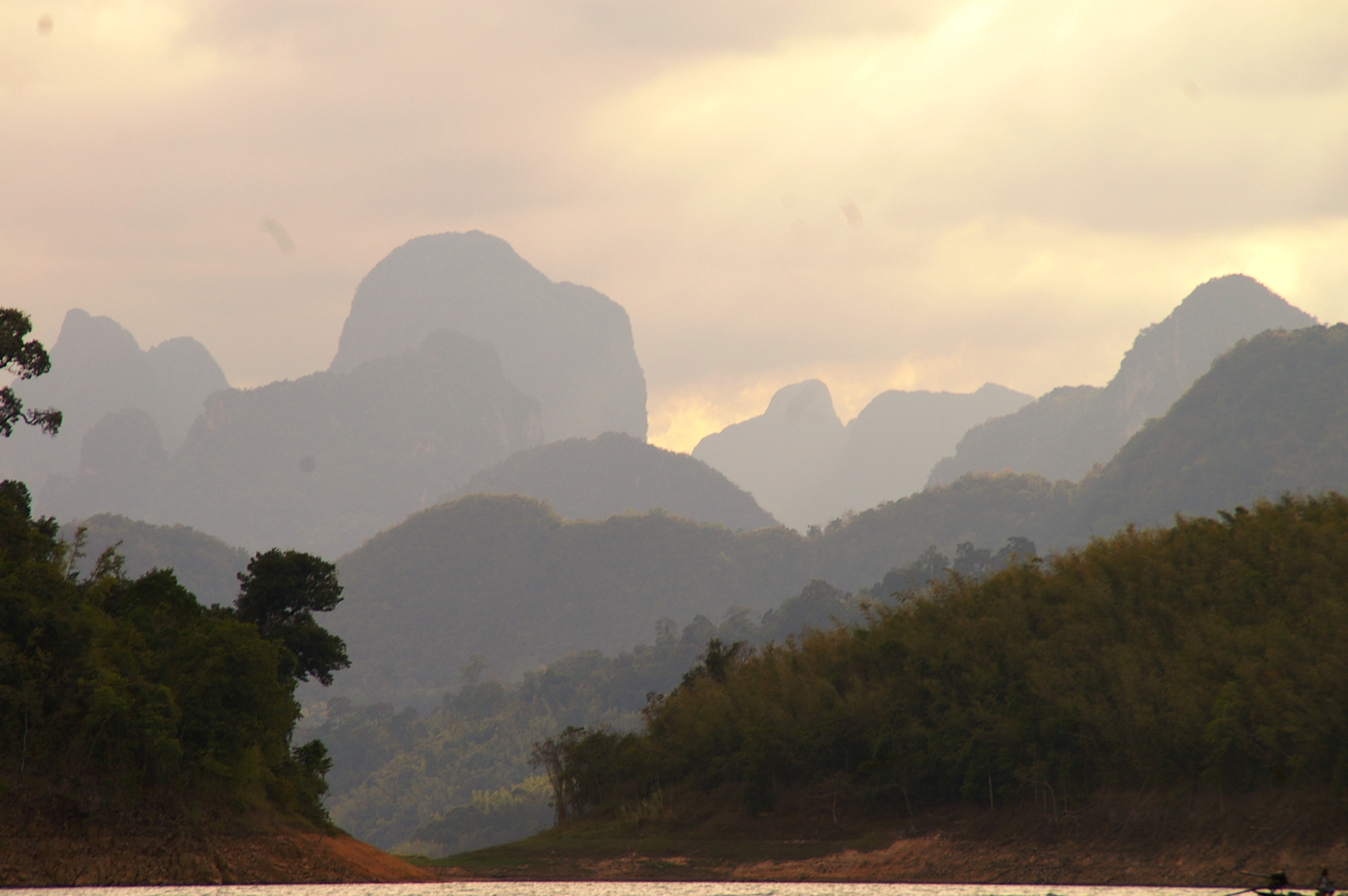 вечер на озере Чео-Лан