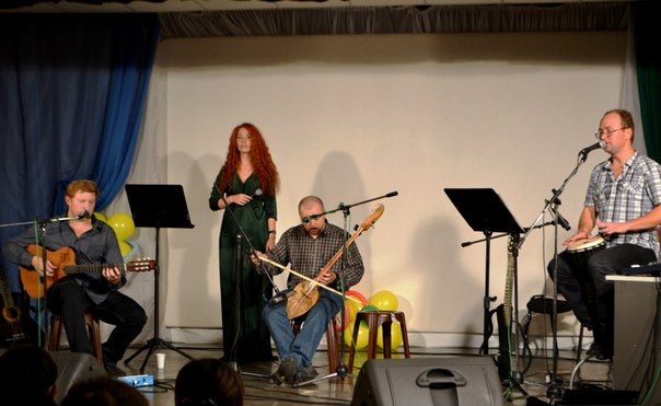 Рыжая бестия на концерте