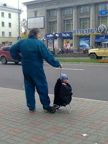 Суровый город. Суровые бабушки.