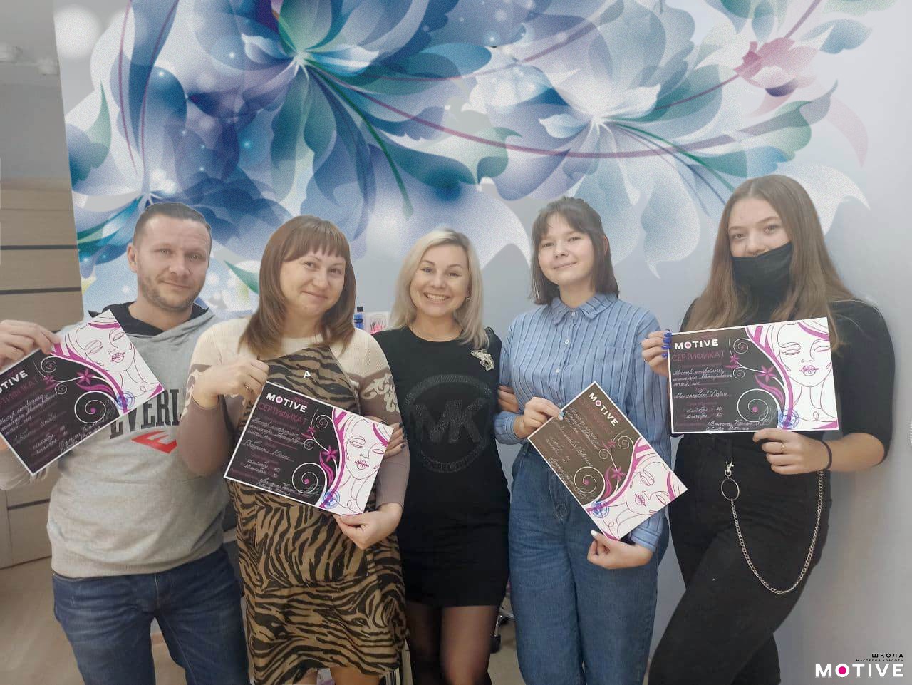 Поздравляем выпускников по курсу мастер маникюра!