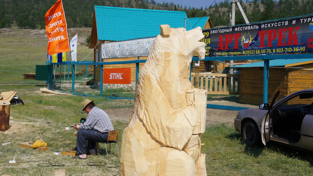 Поющий медведь на "Поющей сосне"