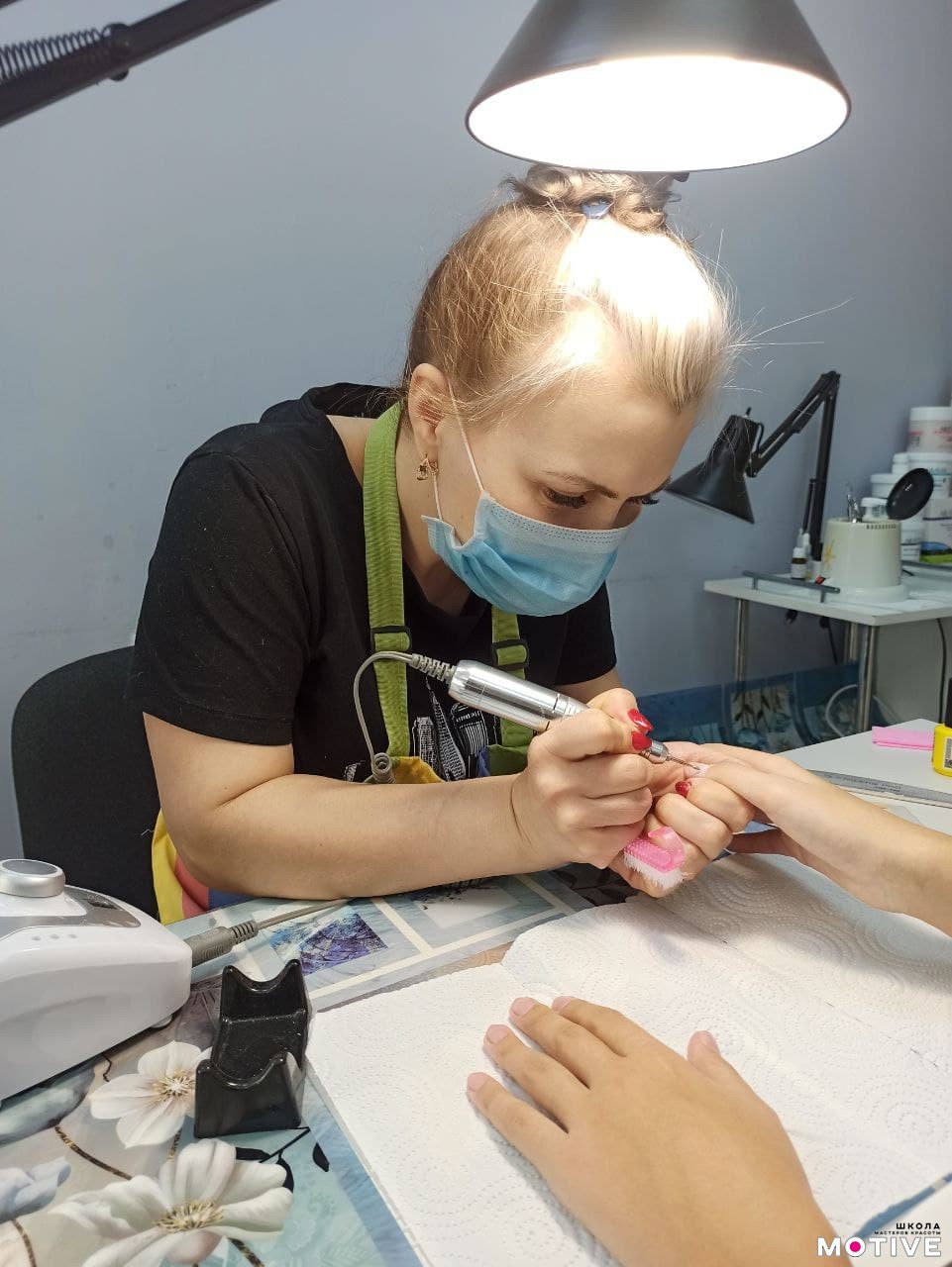 Обучение мастеров маникюра