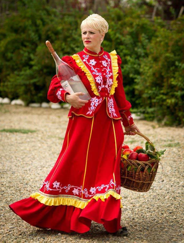 Отчего так в России берёзы шумят...