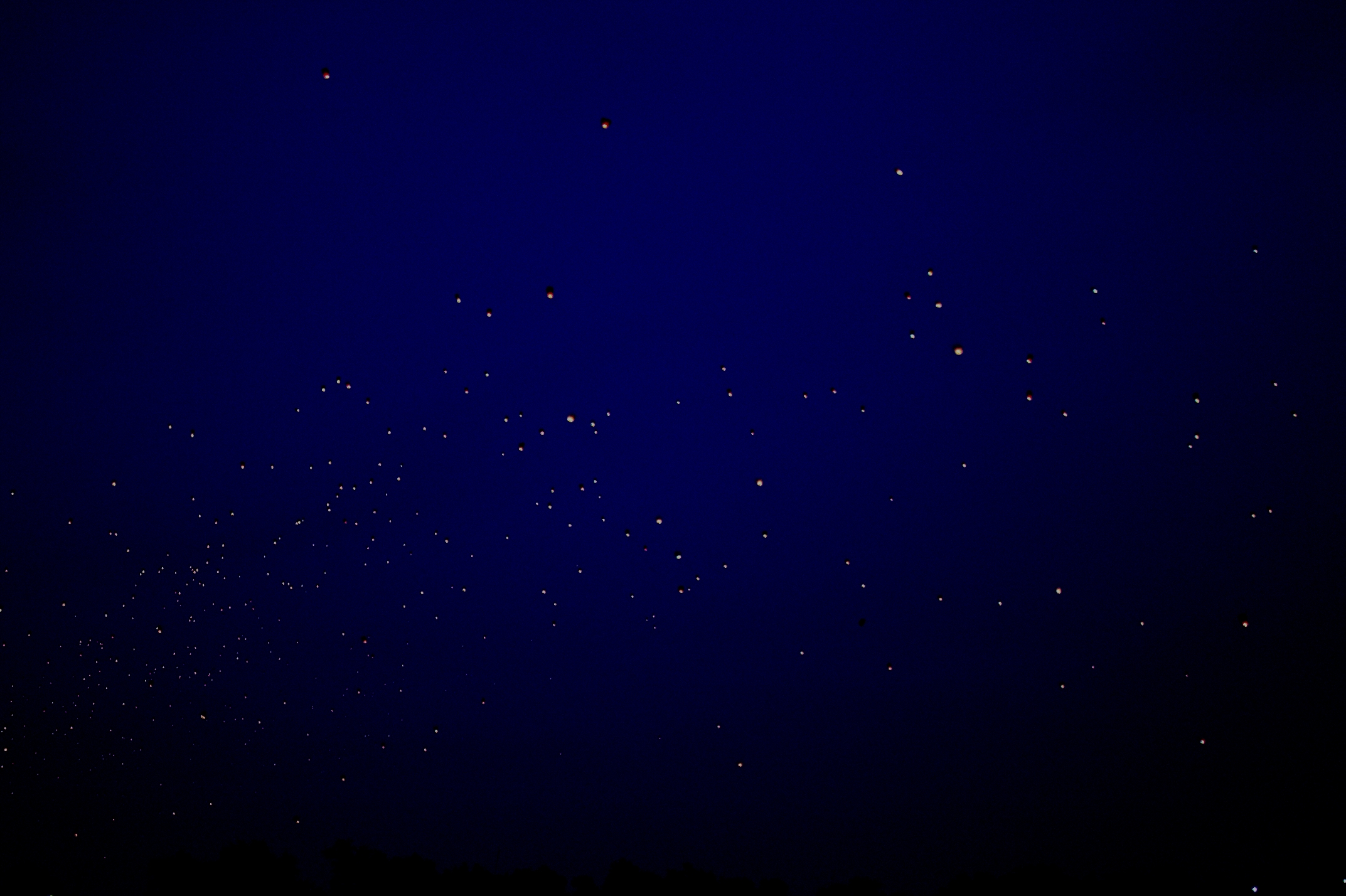 Первый общегородской запуск летающих фонарей