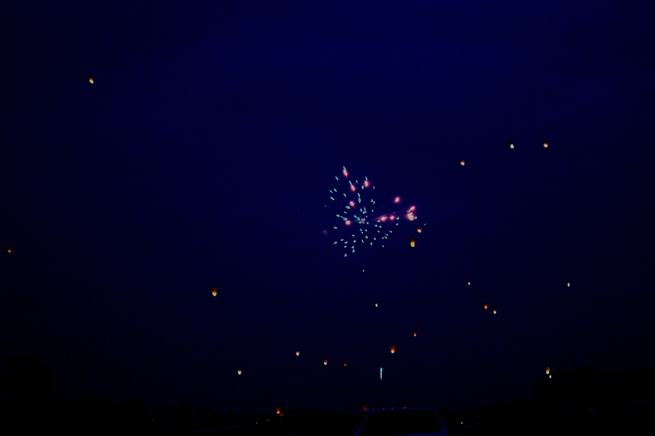 Первый общегородской запуск летающих фонарей