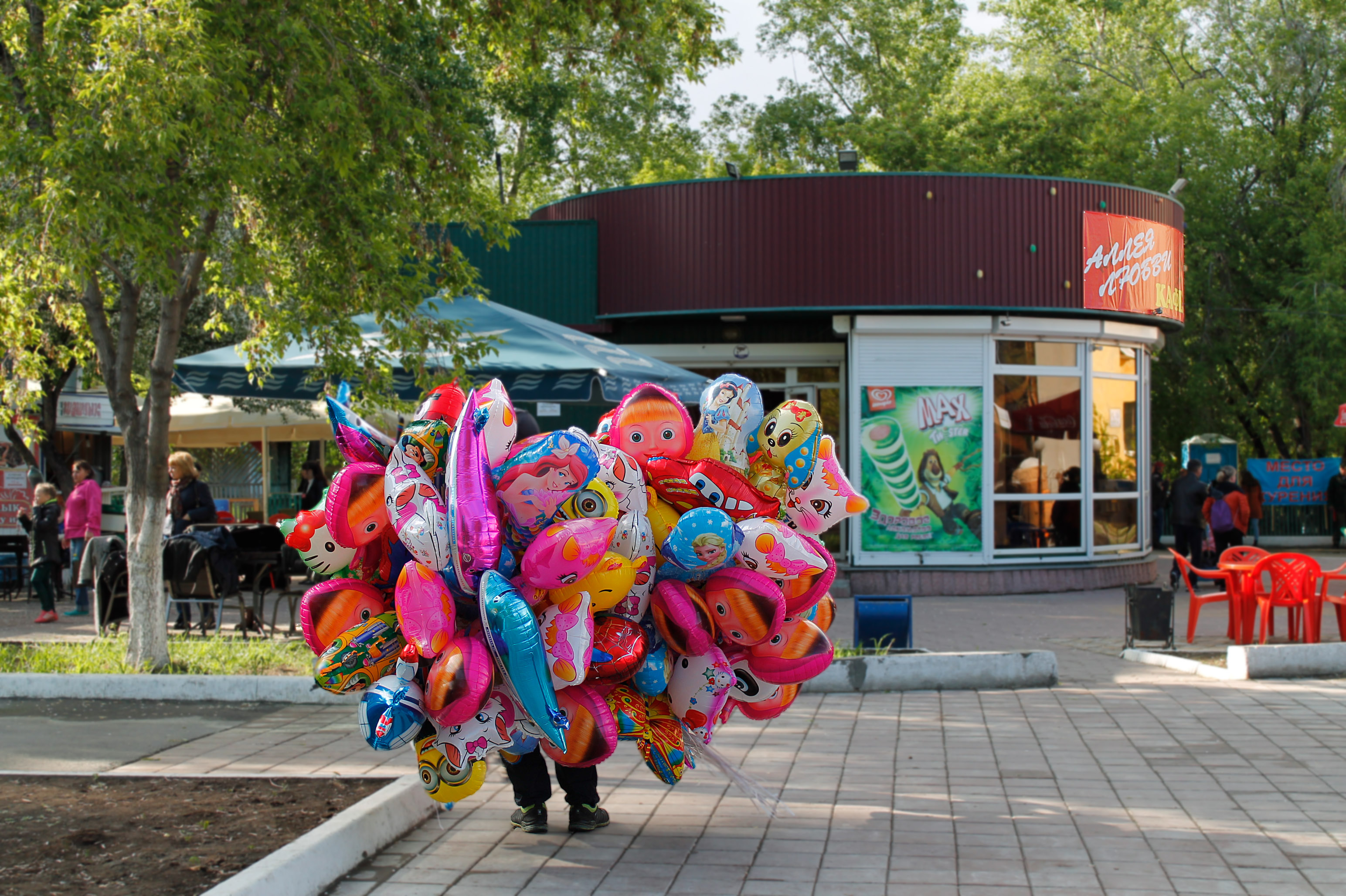 "Праздник к нам приходит..."