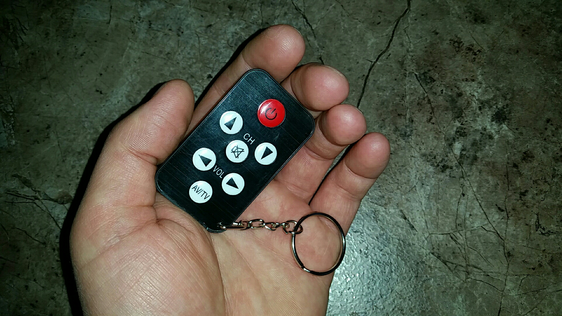 сирёгина рука и пультиг))))))