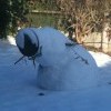 Снеговик:фу,какашка,а так бы наступил..