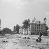 1954 Улица Ленина. ДК Нефтехимиков в лесах. 1954 Улица Ленина. ДК Нефтехимиков в лесах.