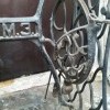 Станина старинной швейной машинки