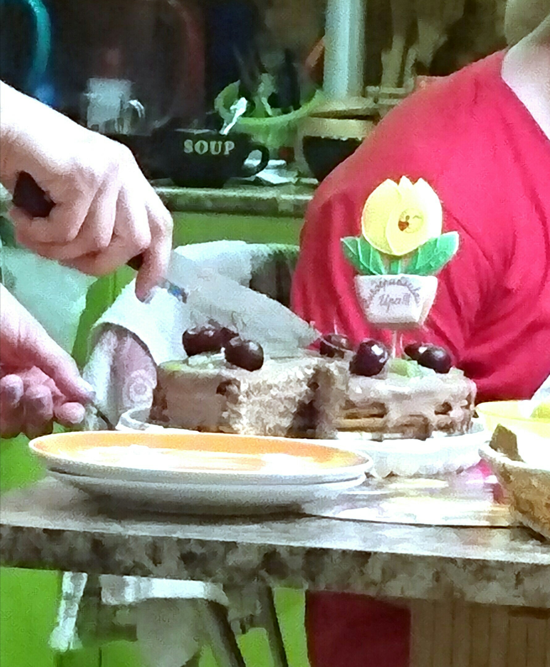 Кто куда, а мы на тортеГ)))