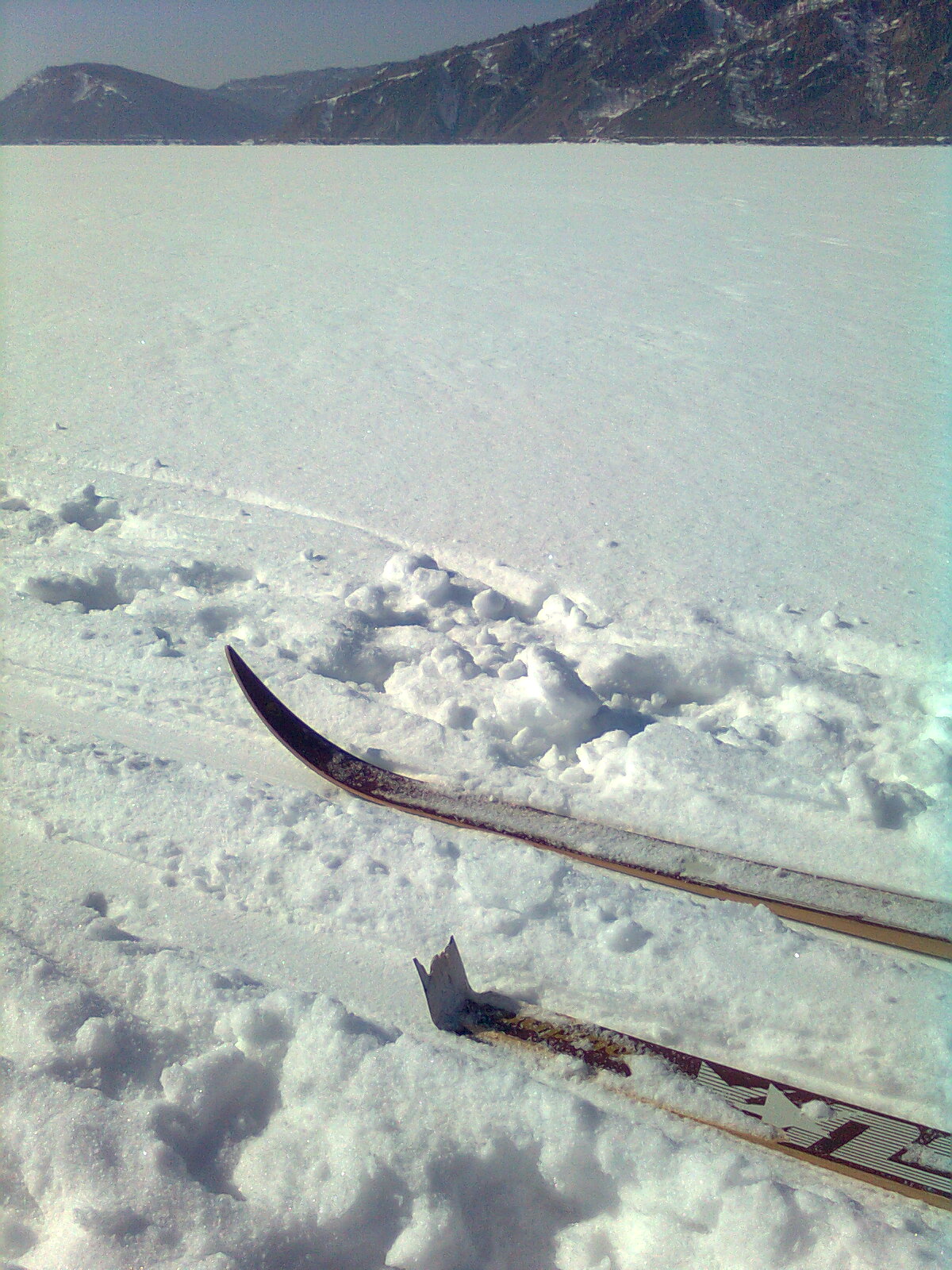 Удачно лыжи сломал 