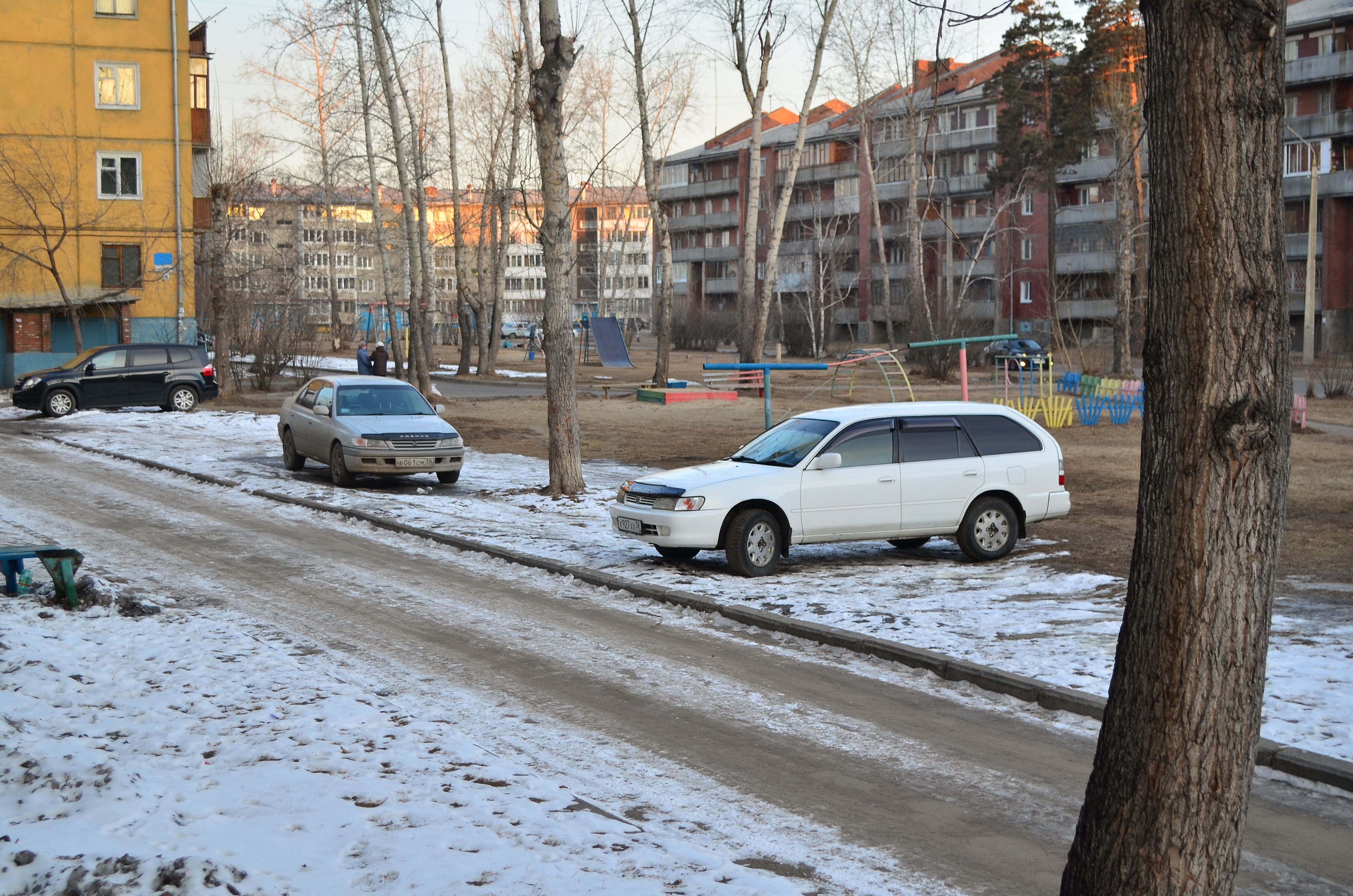 где хозяин поставил там и стою .