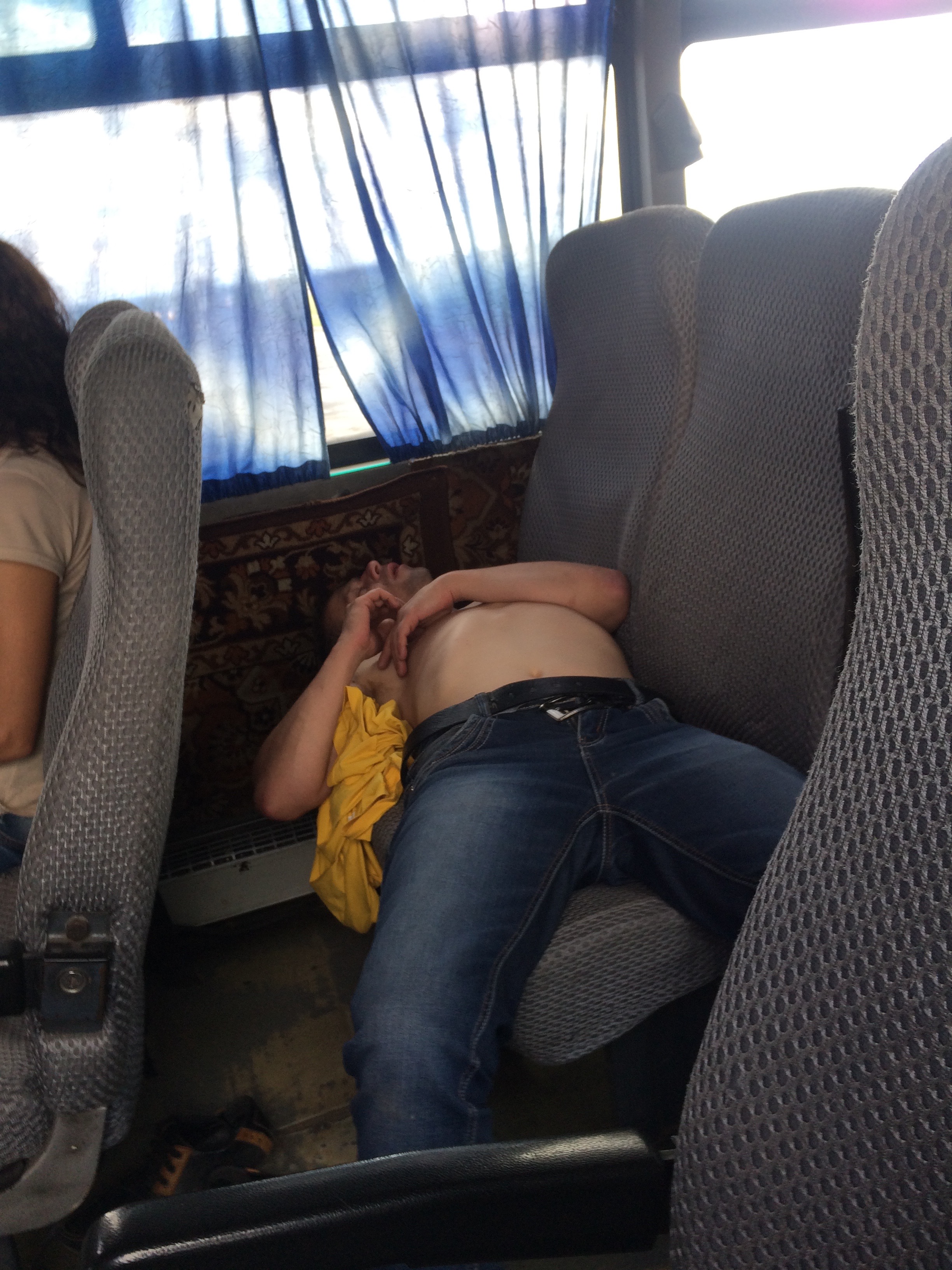 Пьянь спит, она устала