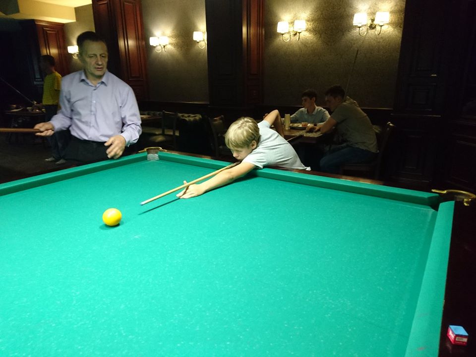Турнир по бильярду в "Сытом маркёре"