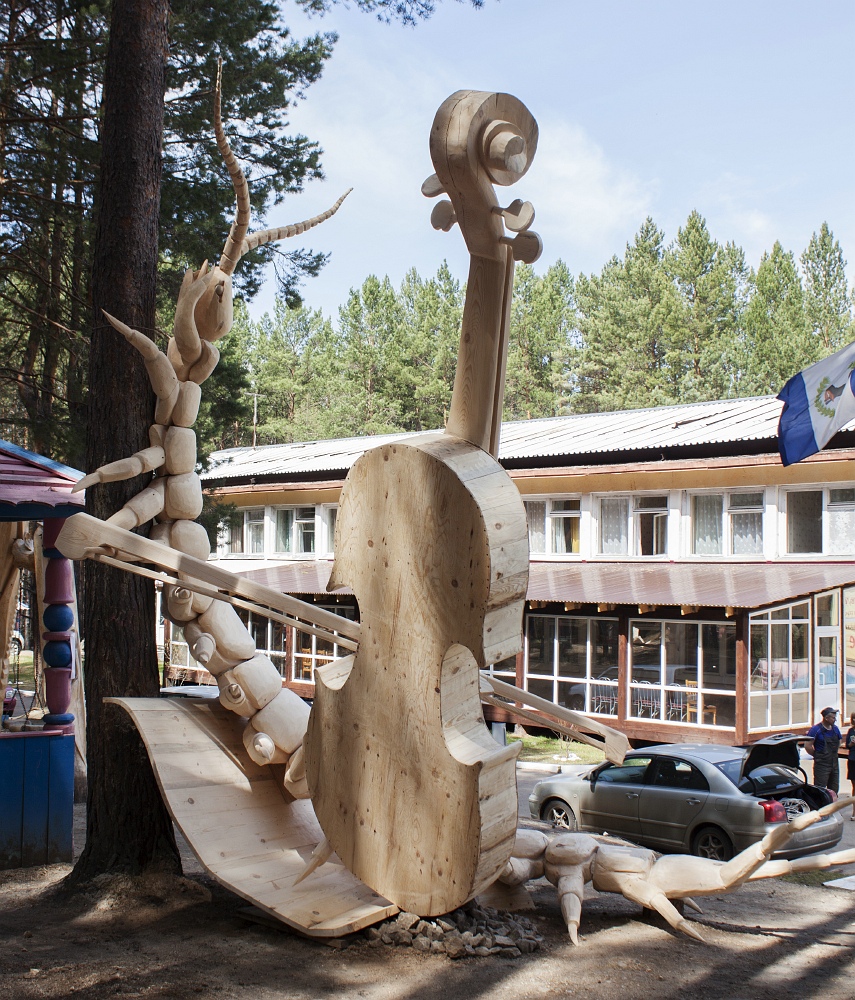 "Любовь к музыке" (сколопендра) Ивана Зуева. 1 место